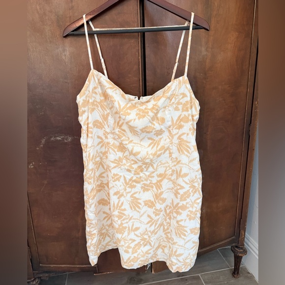 Abercrombie & Fitch Dresses & Skirts - Abercrombie & Fitch White and Gold Mini Dress